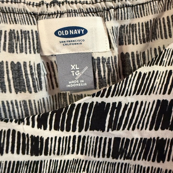 Old Navy Black and White Patterned Midi Dress - Picture 2 of 5